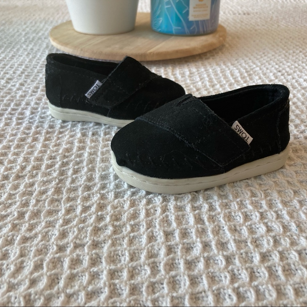Toddler black TOMS shoes size 4